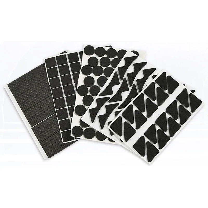 Foam cushioning pad with internal cutout